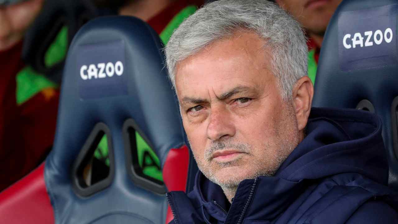 Josè Mourinho sulla panchina della Roma - Foto ANSA - Cronacalive.it