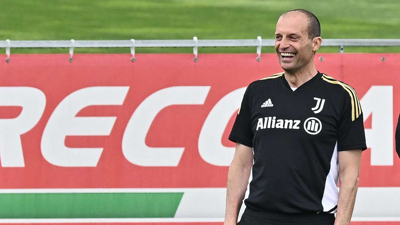 Massimiliano Allegri dirige un allenamento - Foto ANSA - Cronacalive.it