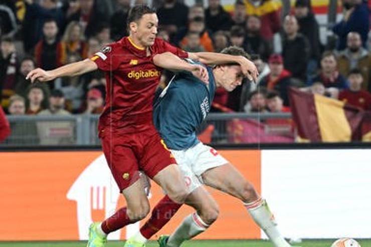 Matic con la maglia della Roma - foto ANSA - Cronacalive.it