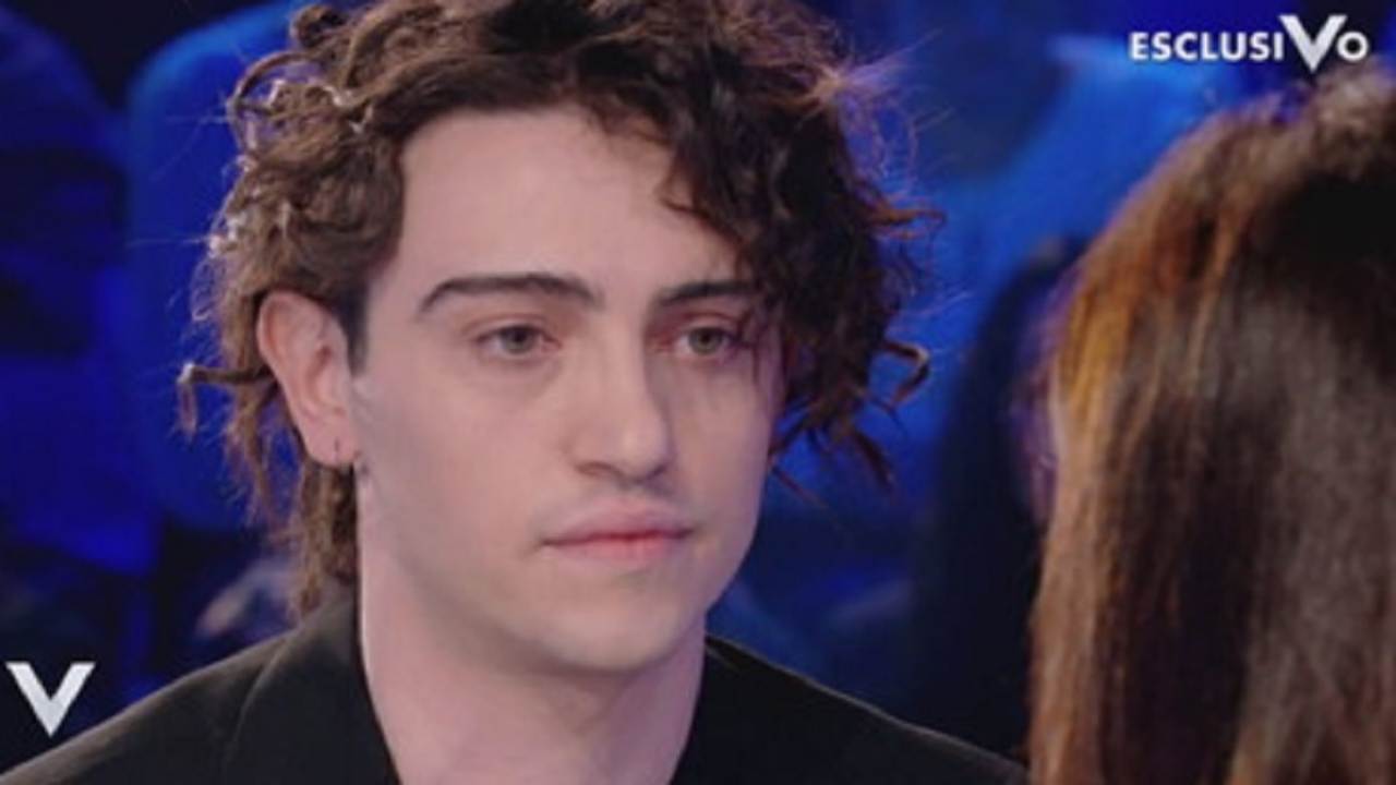 Michele Bravi oggi, come è cambiato nel tempo