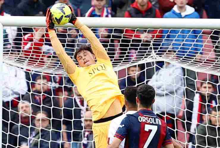 Svilar, parata del portiere della Roma - Foto ANSA - Cronacalive.it