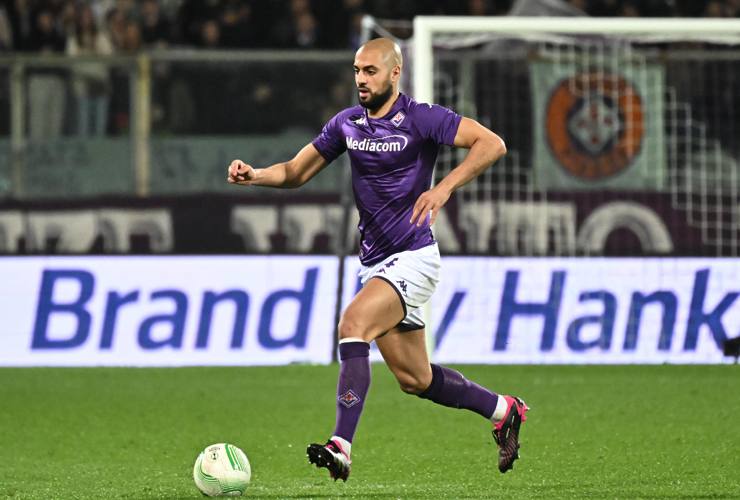 Amrabat con la maglia della Fiorentina - Foto ANSA - Cronacalive.it