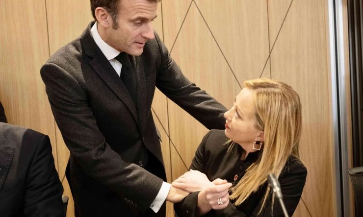 Giorgia Meloni ed Emmanuel Macron - cronacalive.it