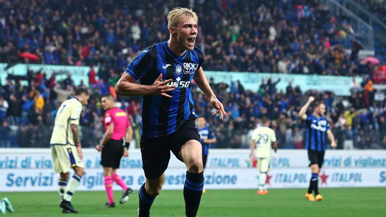 Hojlund con la maglia dell'Atalanta - Foto ANSA - Cronacalive.it