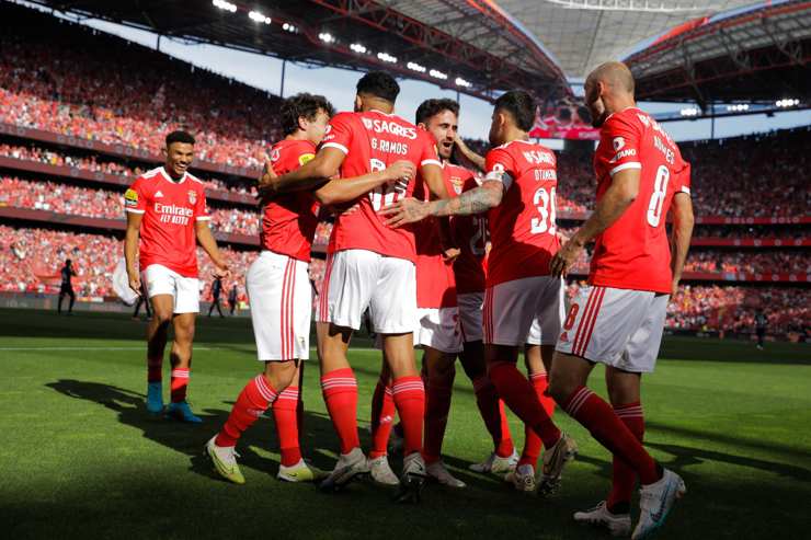 I giocatori del Benfica festeggiano un goal - Foto ANSA - Cronacalive.it