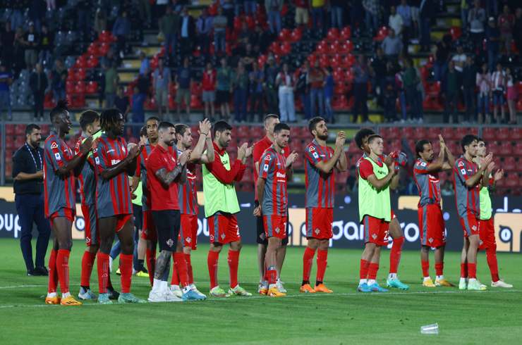 La Cremonese saluta i tifosi e la Serie A - Foto ANSA - Cronacalive.it