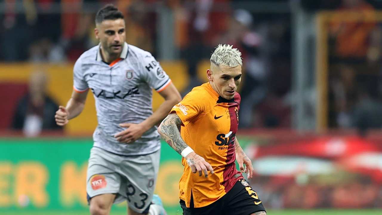 Lucas Torreira con la maglia del Galatasaray - Foto profilo Facebook del giocatore - Cronacalive.it