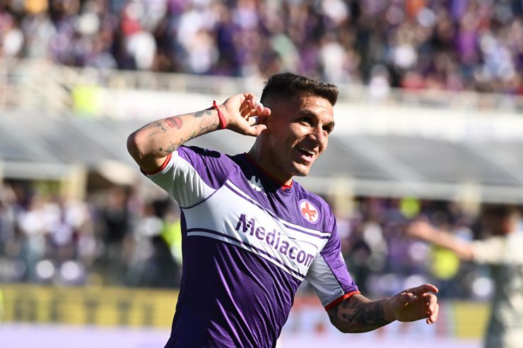 Lucas Torreira con la maglia della Fiorentina - Foto ANSA - Cronacalive.it