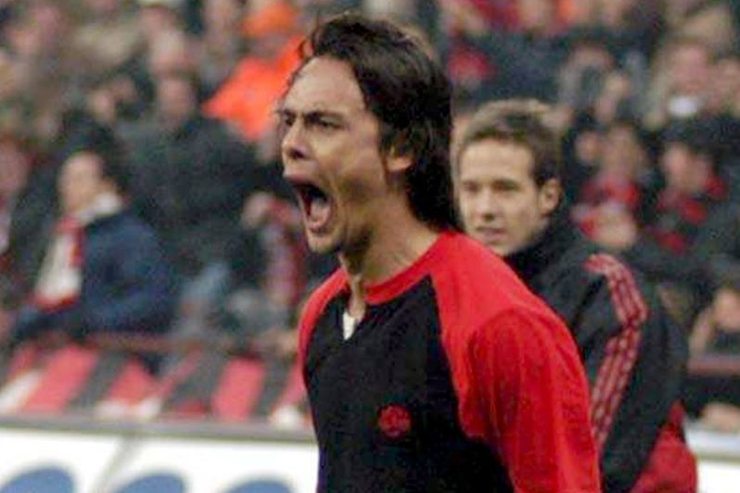 Pippo Inzaghi festeggia un goal con la maglia del Milan - Foto ANSA - Cronacalive.it