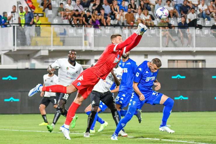 Vicario in una partita di Serie A - Foto ANSA - Cronacalive.it