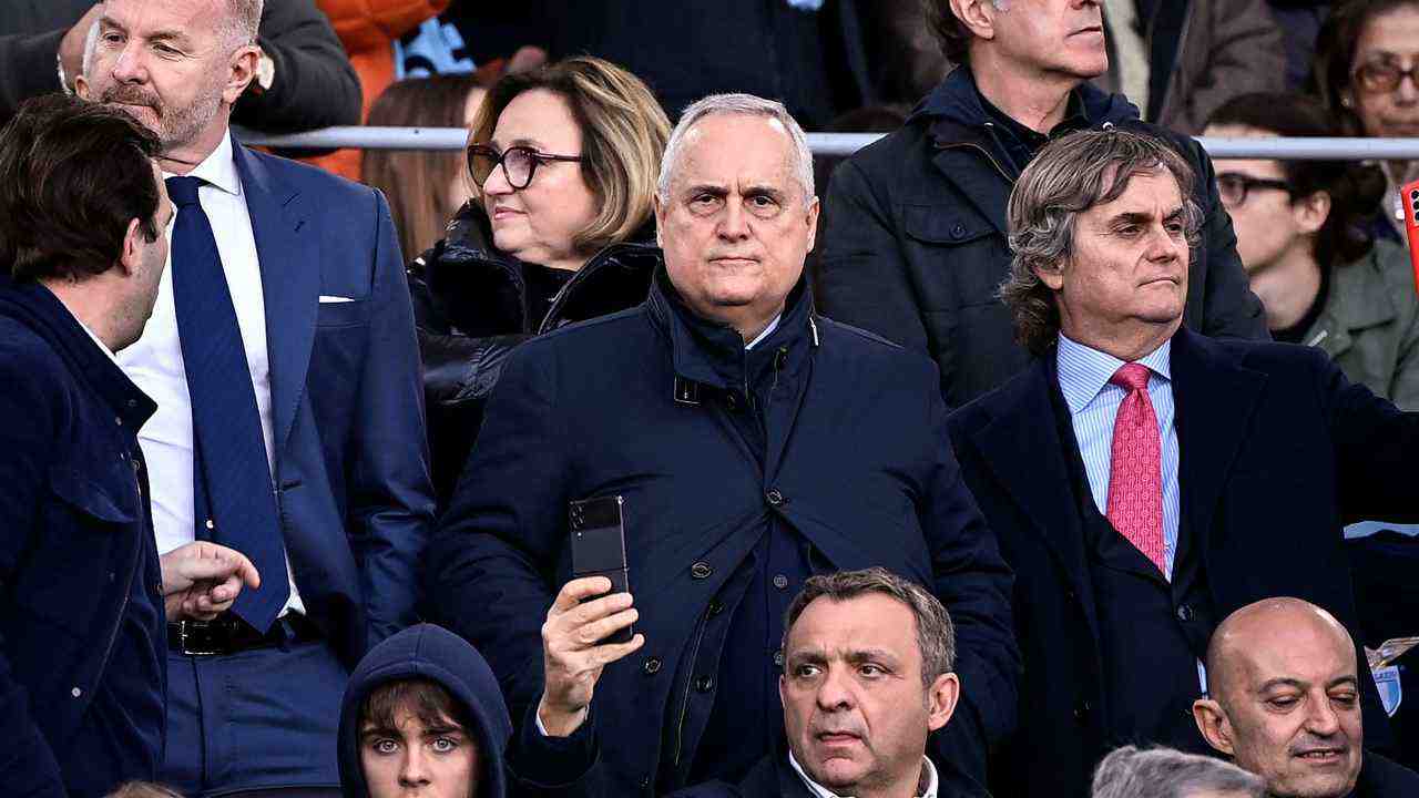 Claudio Lotito in tribuna - Foto ANSA - Cronacalive.it