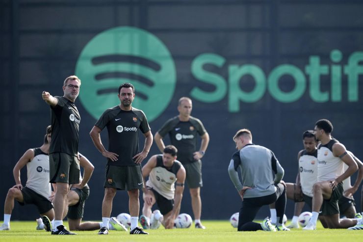 Il Barcellona in un recente allenamento - Foto ANSA - Cronacalive.it