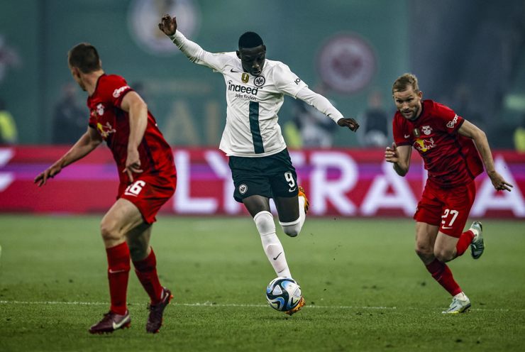 Kolo Muani con la maglia dell'Eintracht Francoforte - Foto ANSA - Cronacalive.it