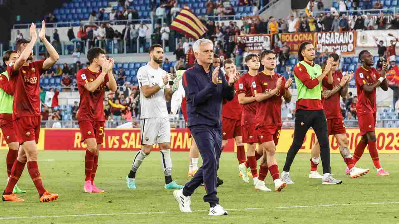 La Roma saluta i tifosi - Foto ANSA - Cronacalive.it