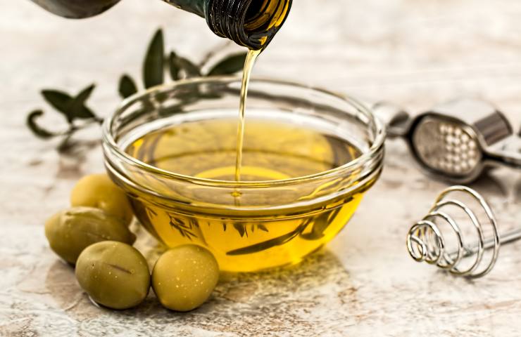Olio di oliva, come usarlo con il bicarbonato
