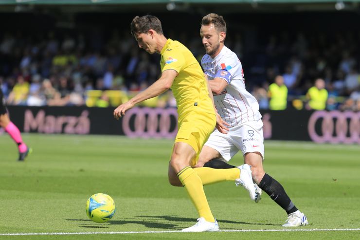 Pau Torres con la maglia del Villareal - Foto ANSA - Cronacalive.it