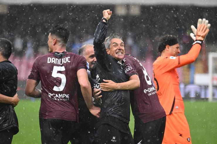 Paulo Sousa festeggia con la Salernitana - Foto ANSA - Cronacalive.it