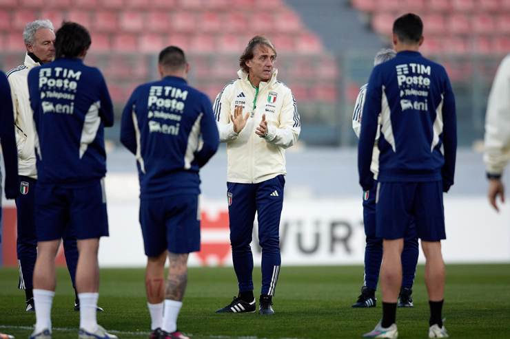 Roberto Mancini in un allenamento dell'Italia - Foto ANSA - Cronacalive.it