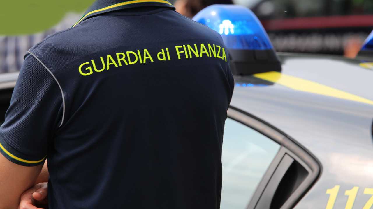 Guardia di Finanza, sequestro di cosmetici tossici (Fonte Depositphotos)