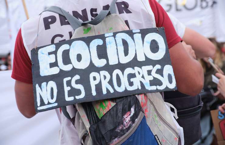 Manifestazione contro ecocidio (Fonte Depositphotos)