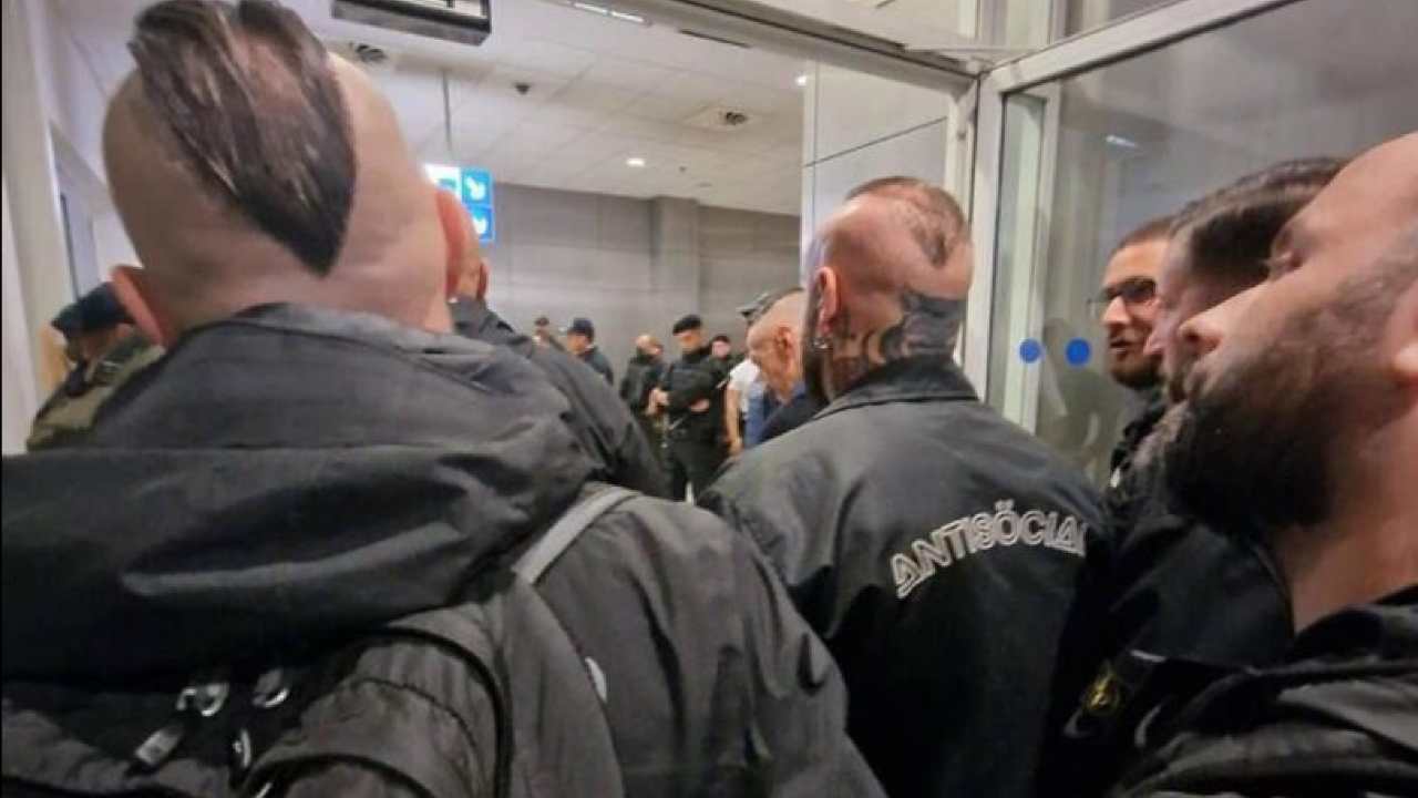 CasaPound, 21 arresti all'aeroporto di Atene (Fonte Ansa)