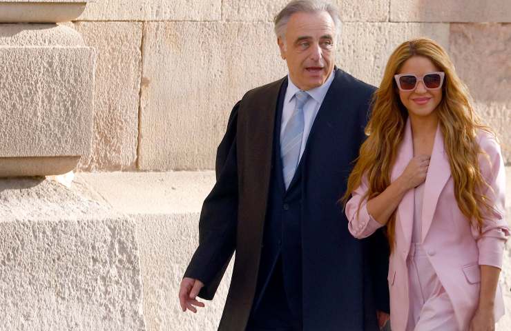 Shakira con l'avvocato Pau Molins (Fonte Ansa)