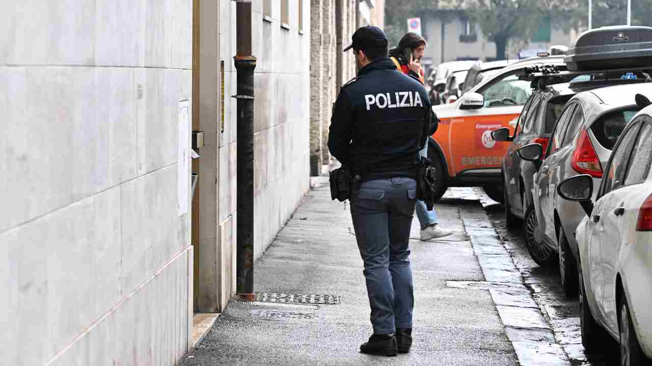 Ambulante ucciso a Firenze, fermati due dipendenti (fonte Ansa)