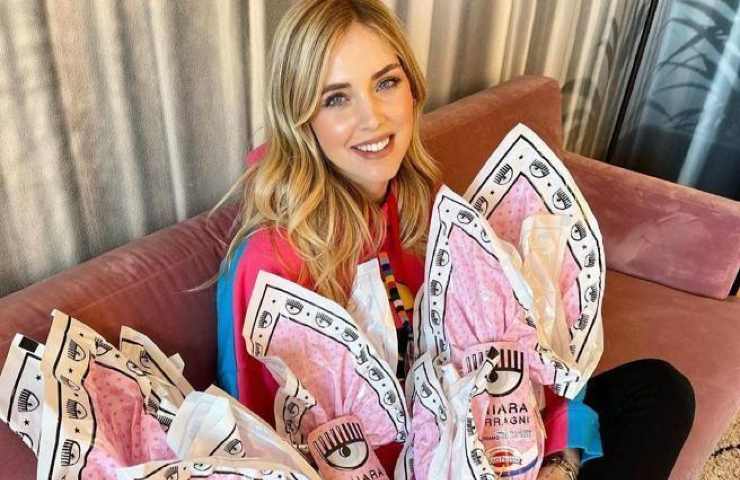 Chiara Ferragni con le uova di Pasqua griffate (Fonte web)