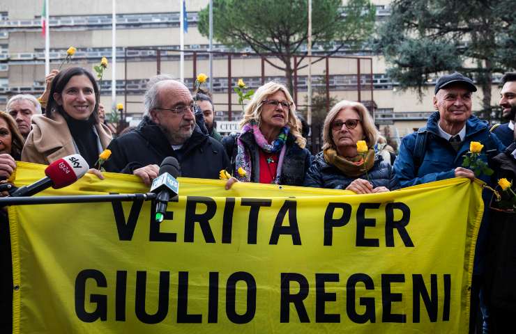 La segretaria del Pd Elly Schlein, Giuseppe Giulietti, l'avvocato Alessandra Ballerini, la mamma ed il padre di Giulio Regeni, Paola e Claudio (Fonte Ansa)