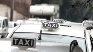 Bari-chiama-il-taxi-con-un-app