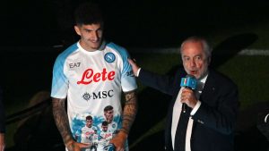 Aurelio De Laurentis e il capitano Giovanni Di Lorenzo alla festa scudetto del Napoli - Foto ANSA - Cronacalive.it