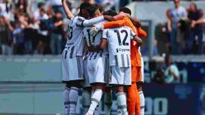 I giocatori della Juventus festeggiano la vittoria - Foto ANSA - Cronacalive.it