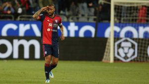 Joao Pedro con la maglia del Cagliari - Foto ANSA - Cronacalive.it