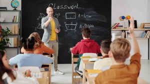 Scuola, in Italia gli stipendi più bassi