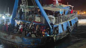 Tragedia a Lampedusa, bambina morta dopo naufragio (Fonte Ansa)