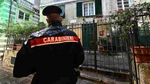 Marito uccide la moglie e inscena suicidio (Fonte Ansa)